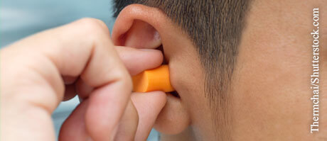  Gegen zu viel Lärm sind Ohrstöpsel eine einfache Lösung.