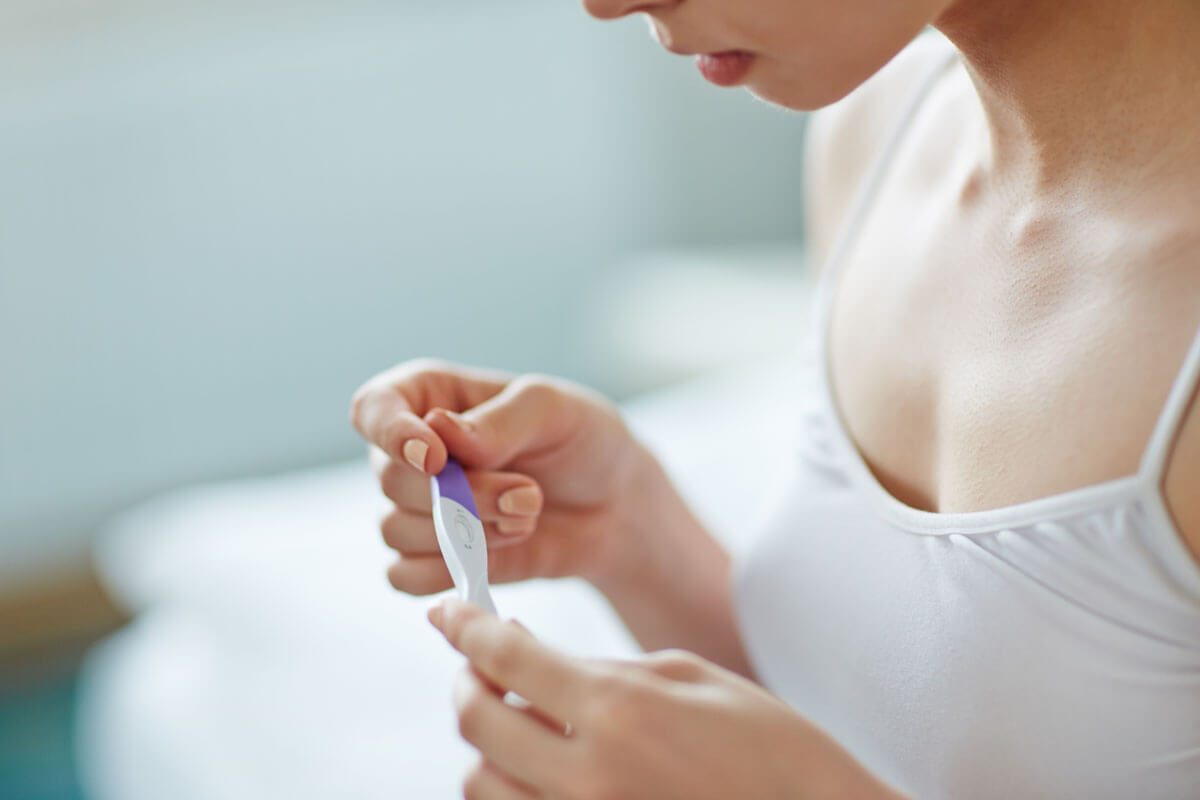  Mit speziellen Teststäbchen lässt sich in Zukunft das Schwangerschaftshormon auch im Speichel nachweisen.